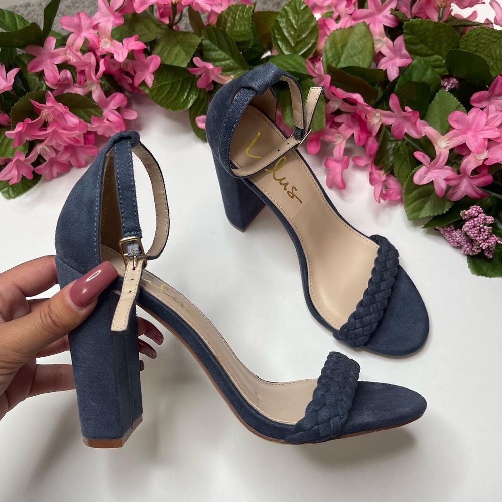 Lulu's Suede Heels Size 6